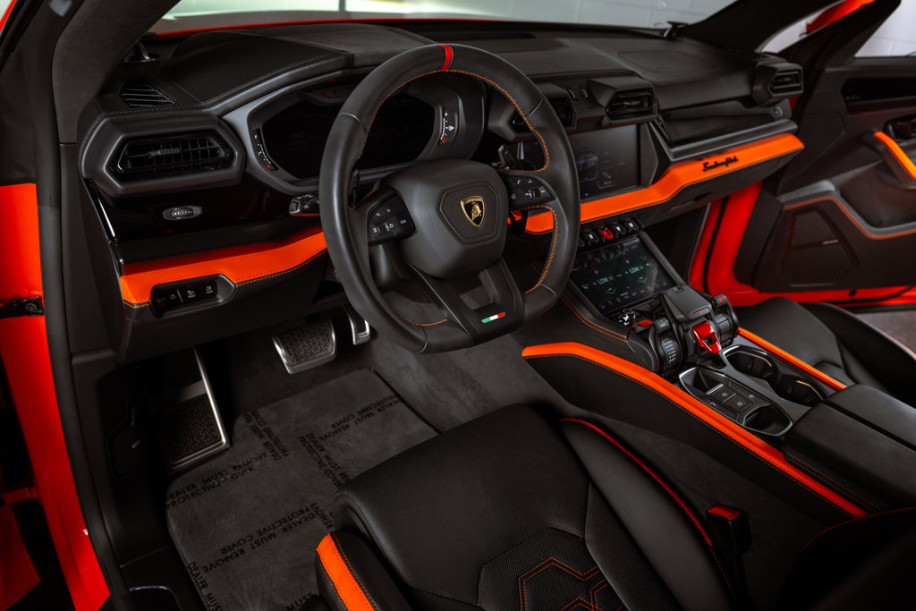 Used 2025 Lamborghini Urus SE AWD/4WD image 9