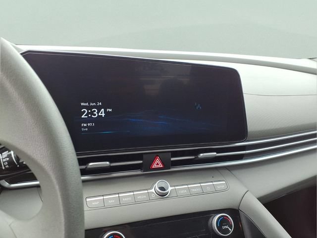 Used 2024 Hyundai Elantra SEL FWD image 8