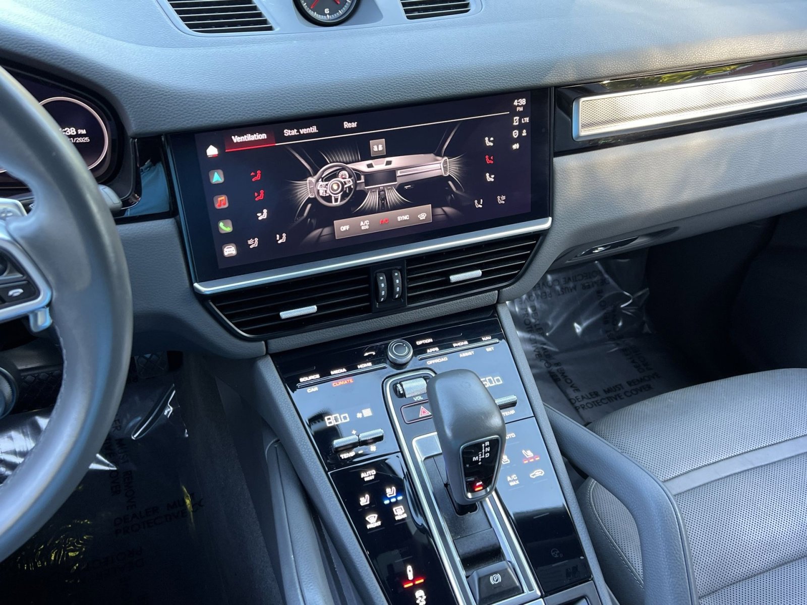 Used 2022 Porsche Cayenne Platinum Edition image 19