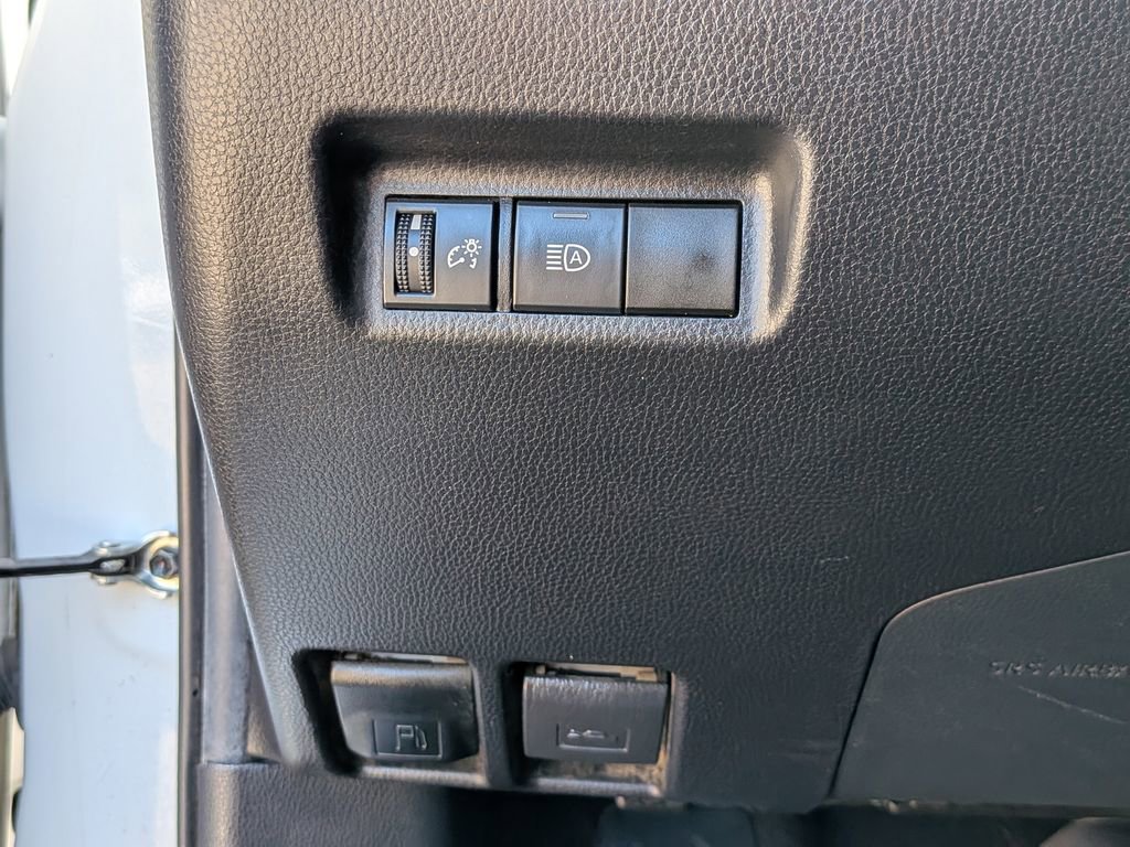 Used 2021 Toyota RAV4 LE image 22