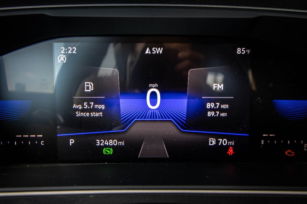 Certified 2023 Volkswagen Tiguan SE R-Line FWD image 37