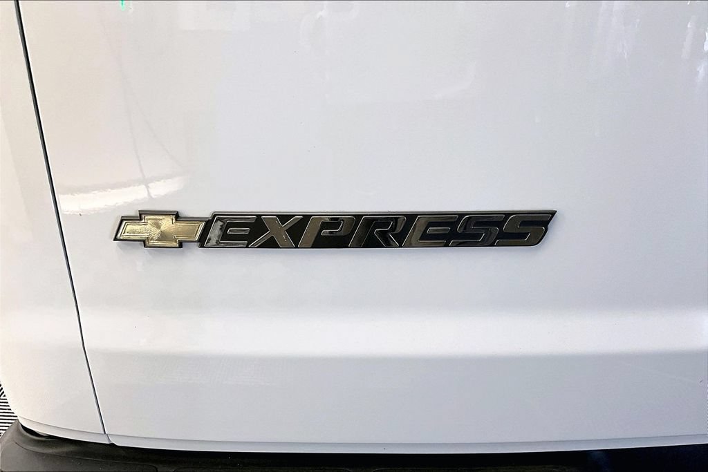 Used 2025 Chevrolet Express 2500 w/ Driver Convenience Package RWD image 7