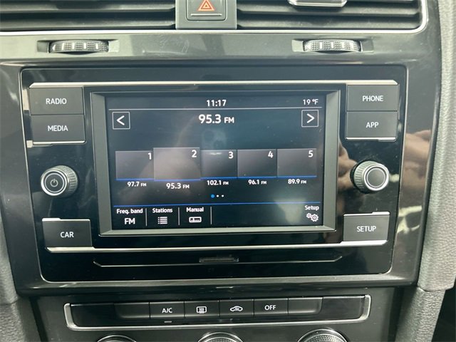 Used 2018 Volkswagen Golf S image 19