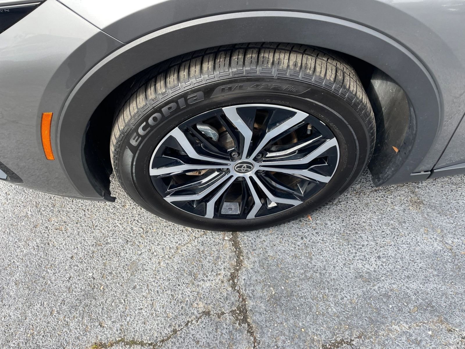 Used 2025 Toyota Crown XLE image 30