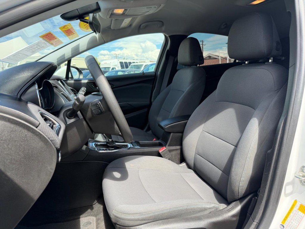 Used 2019 Chevrolet Cruze LT w/ Convenience Package FWD image 17