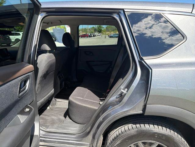 Used 2023 Nissan Rogue S AWD/4WD image 10