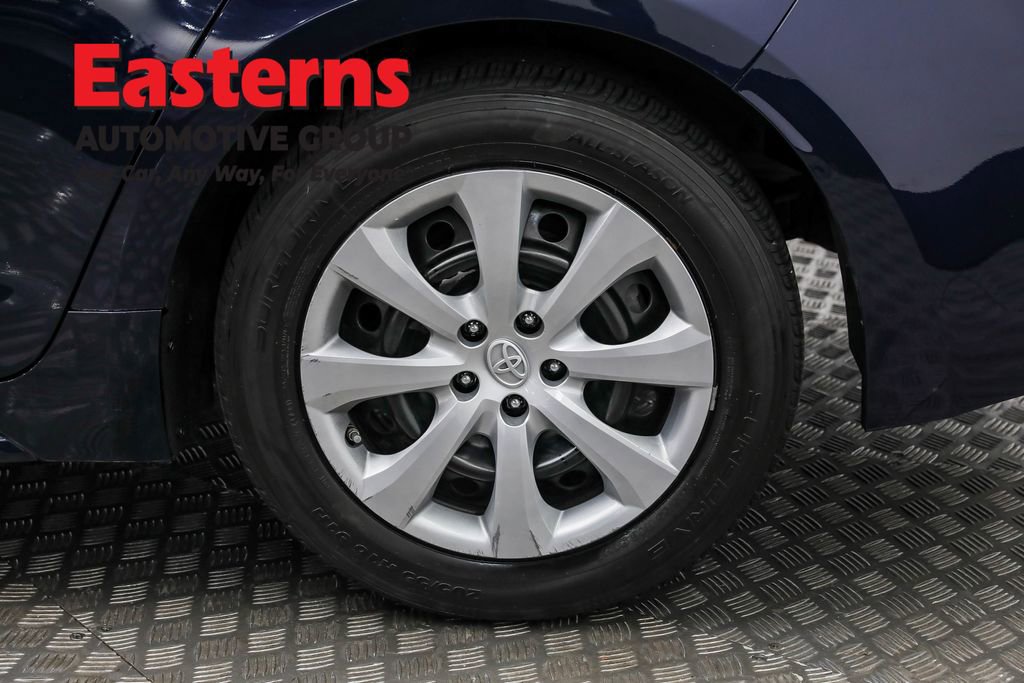 Used 2022 Toyota Corolla LE image 32