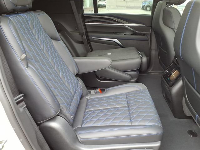 New 2026 Cadillac Escalade IQL Sport 1 w/ LPO, ONYX Package AWD/4WD image 22