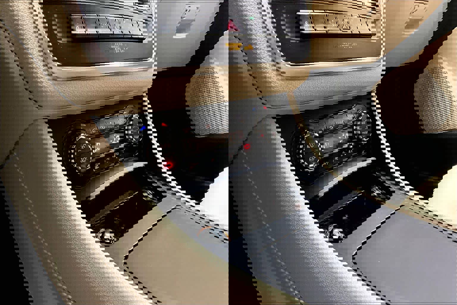 Used 2014 Mercedes-Benz CLA 250 image 33