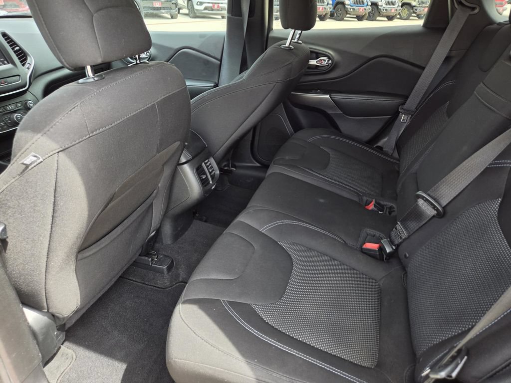 Used 2019 Jeep Cherokee Latitude w/ Popular Appearance Group FWD image 37
