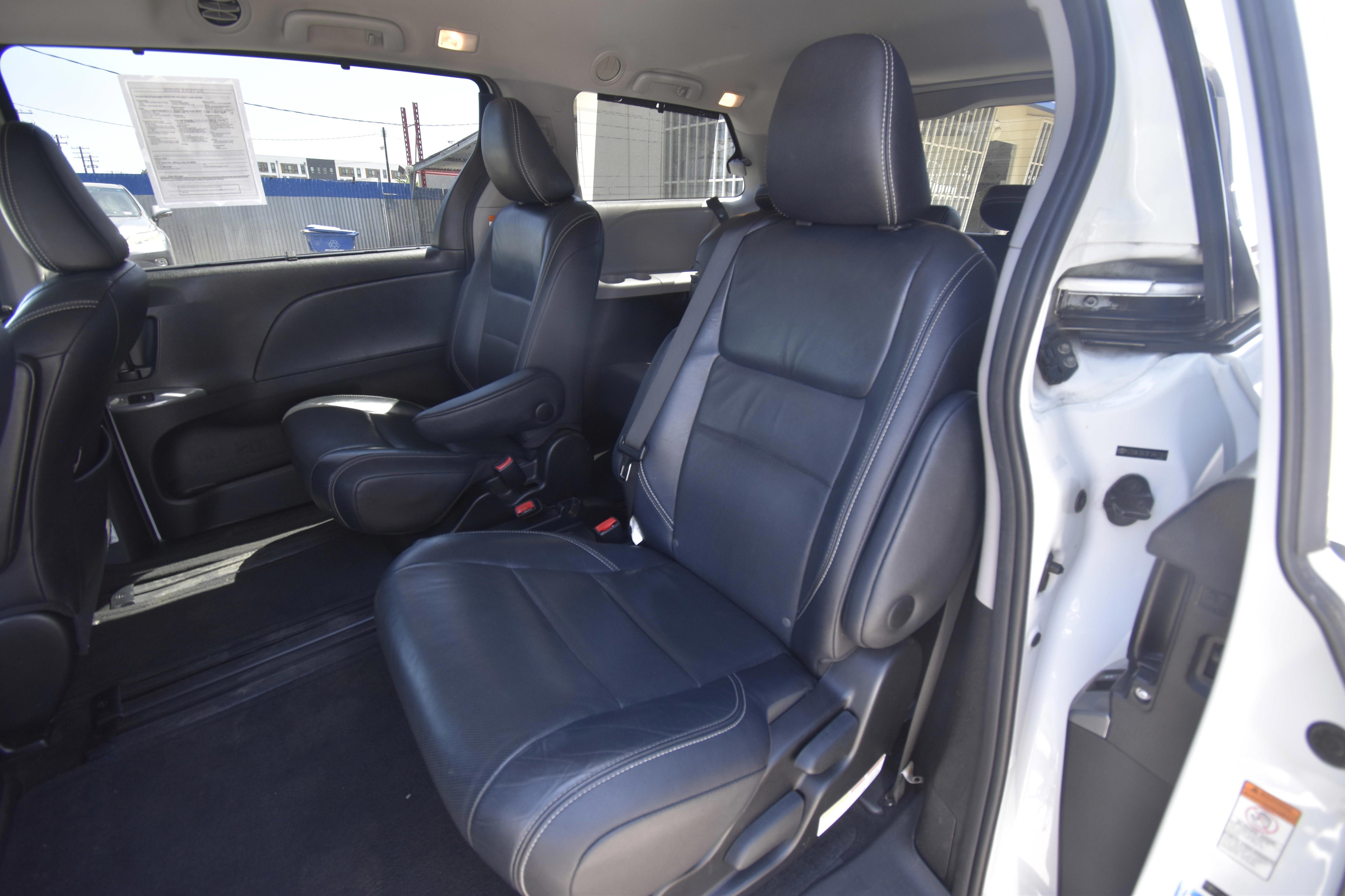 Used 2015 Toyota Sienna SE Premium FWD image 8