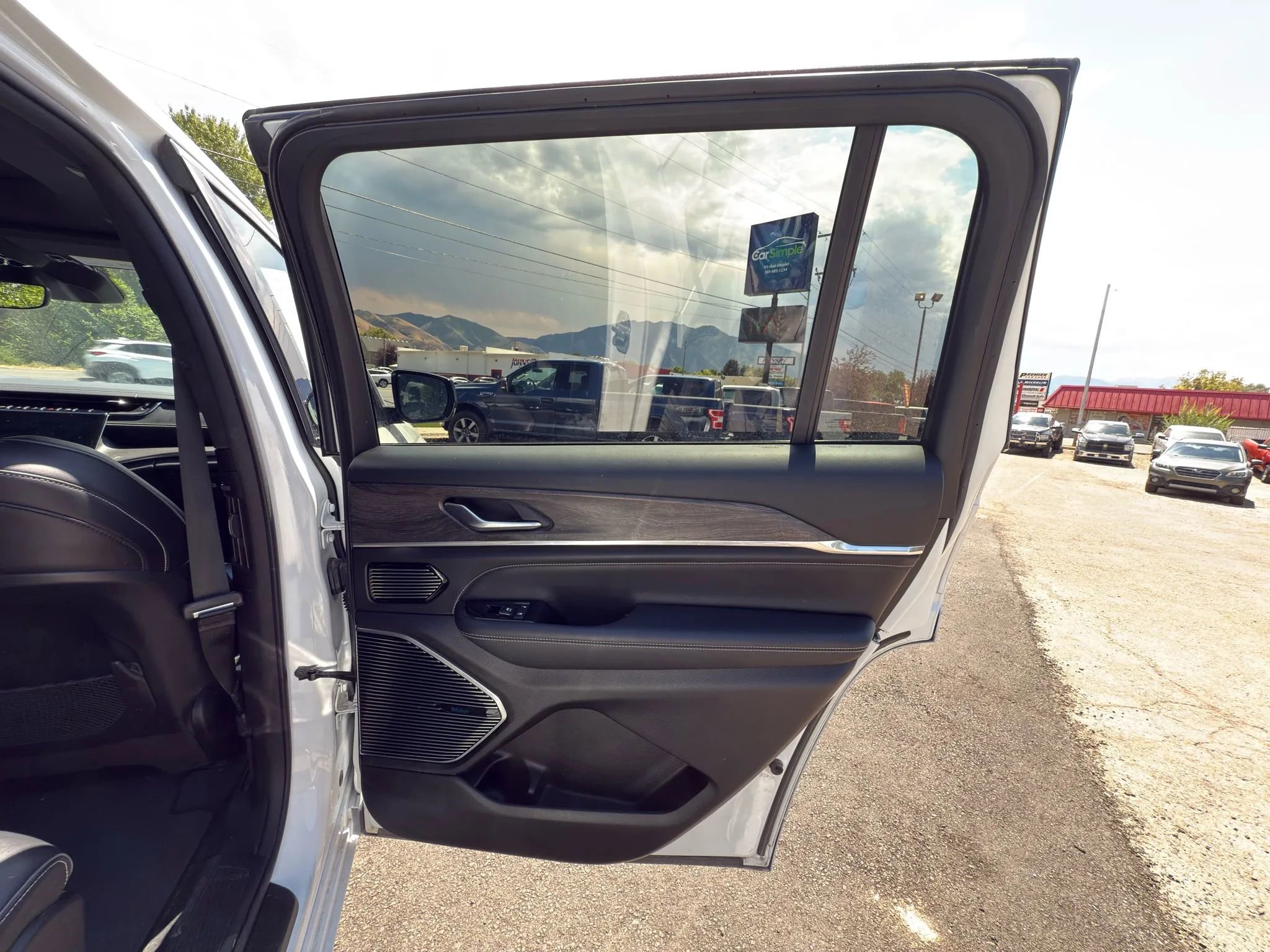 Used 2021 Jeep Grand Cherokee L Overland image 10