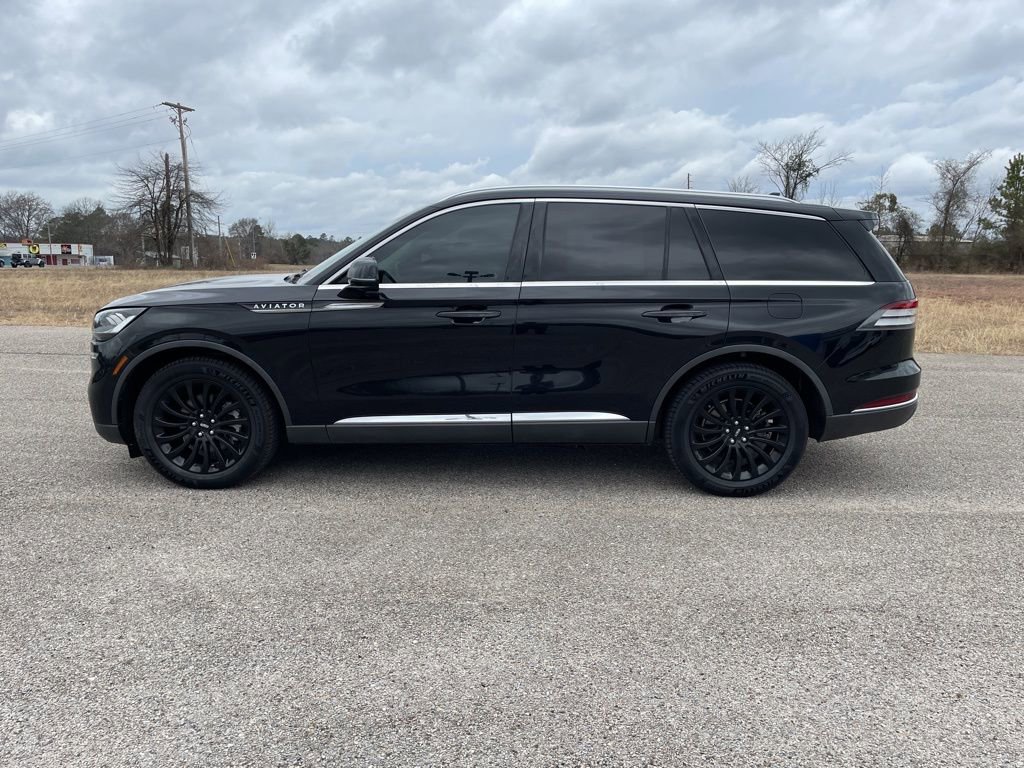 Used 2023 Lincoln Aviator Reserve image 2