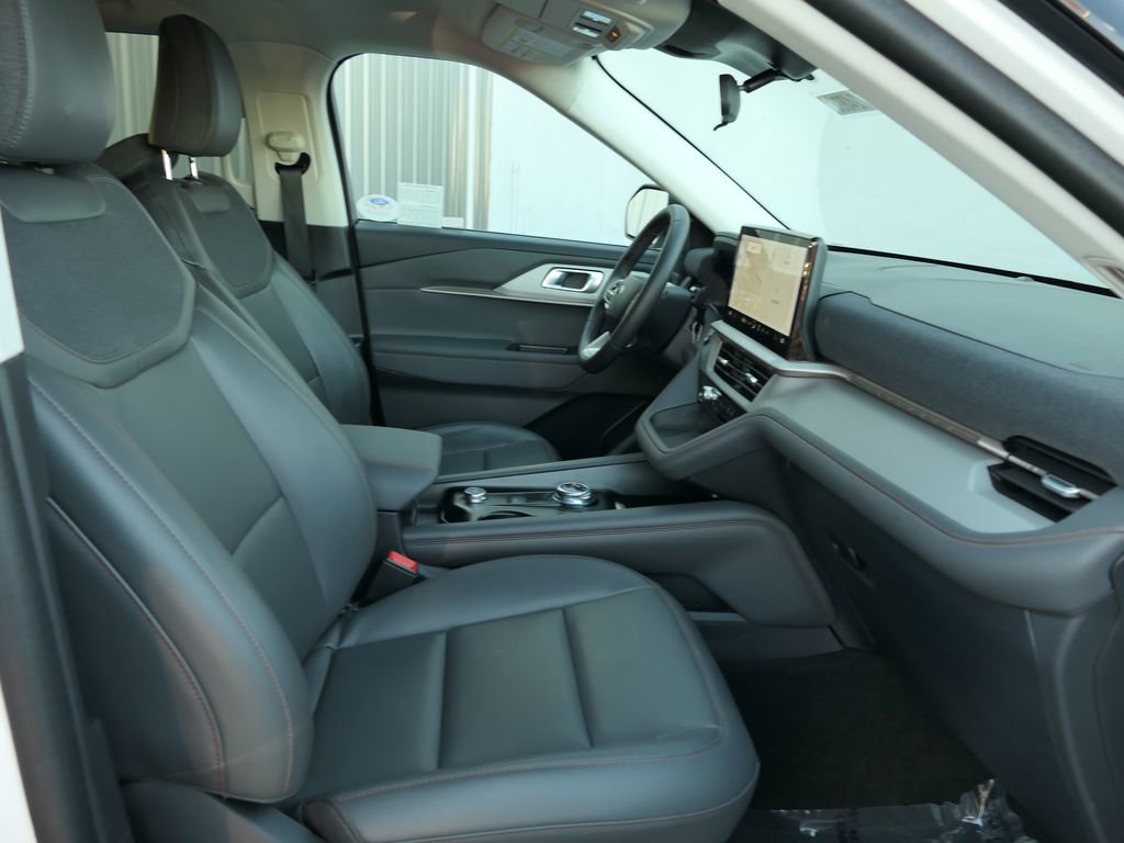 Used 2025 Ford Explorer Active w/ Active Comfort Package image 28