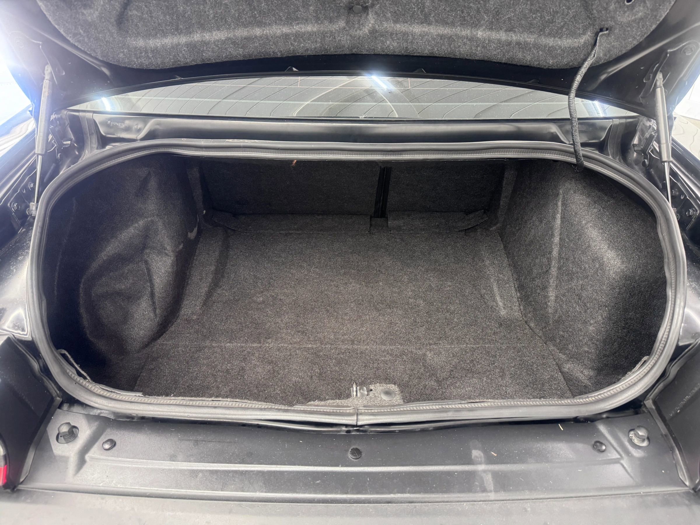 Used 2016 Dodge Challenger SXT RWD image 12