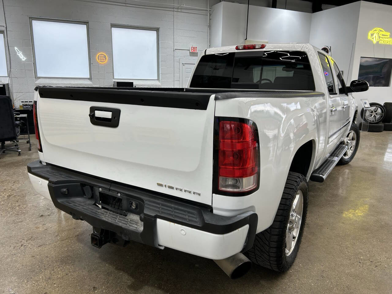 Used 2014 GMC Sierra 2500 Denali w/ Suspension Package, Off-Road image 6