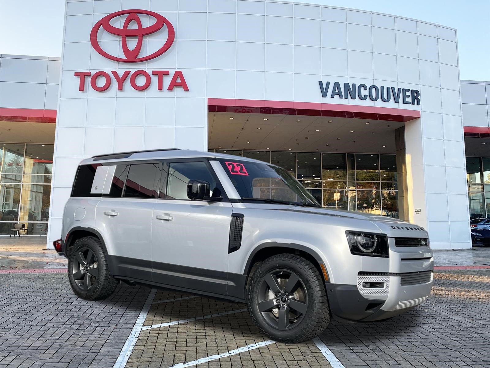 Used 2022 Land Rover Defender 110 SE AWD/4WD image 1