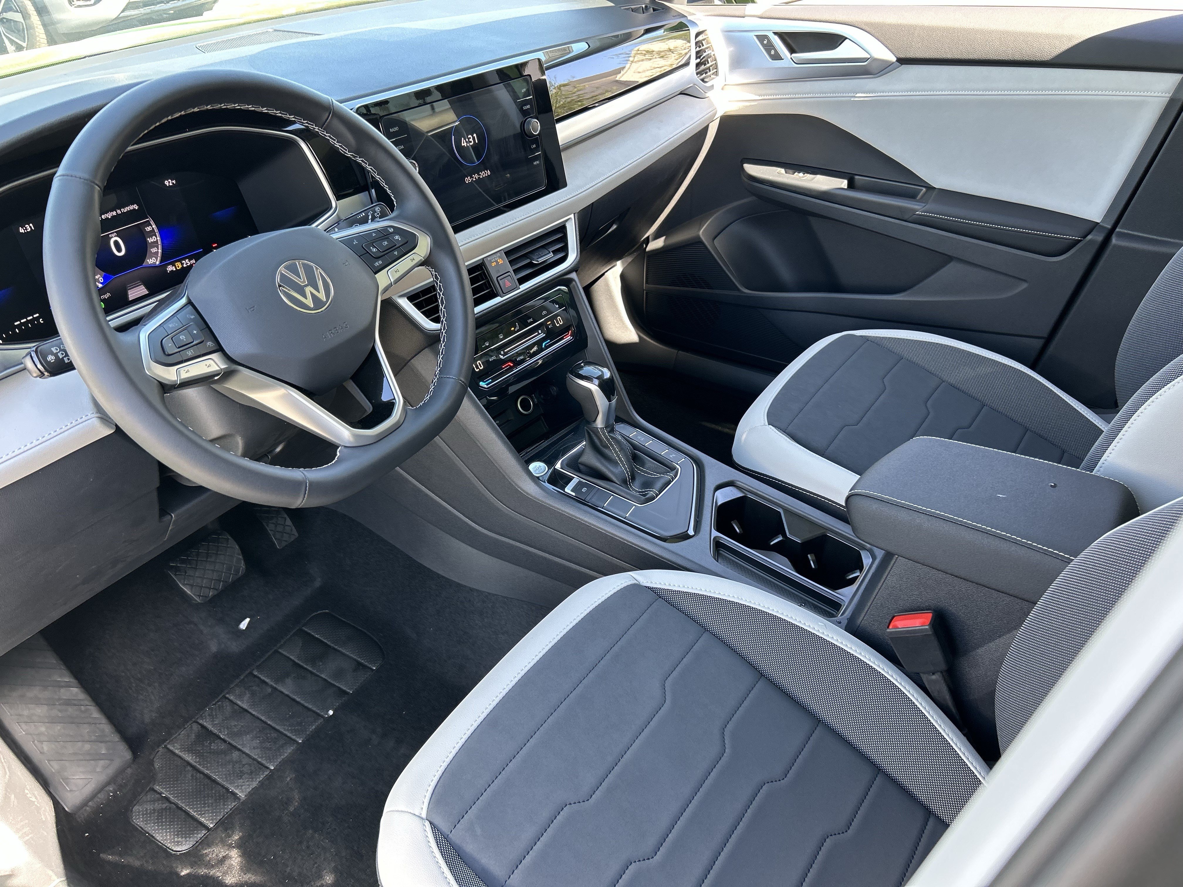 New 2026 Volkswagen Taos SE FWD image 15