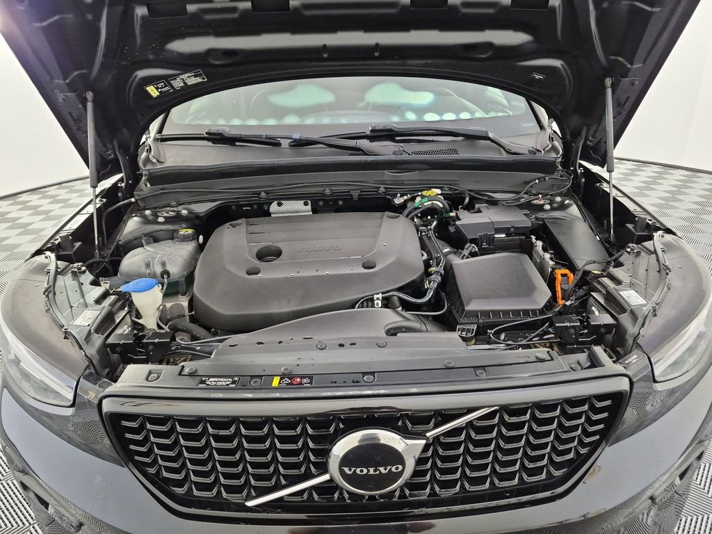 Used 2023 Volvo XC40 B5 Plus AWD/4WD image 38