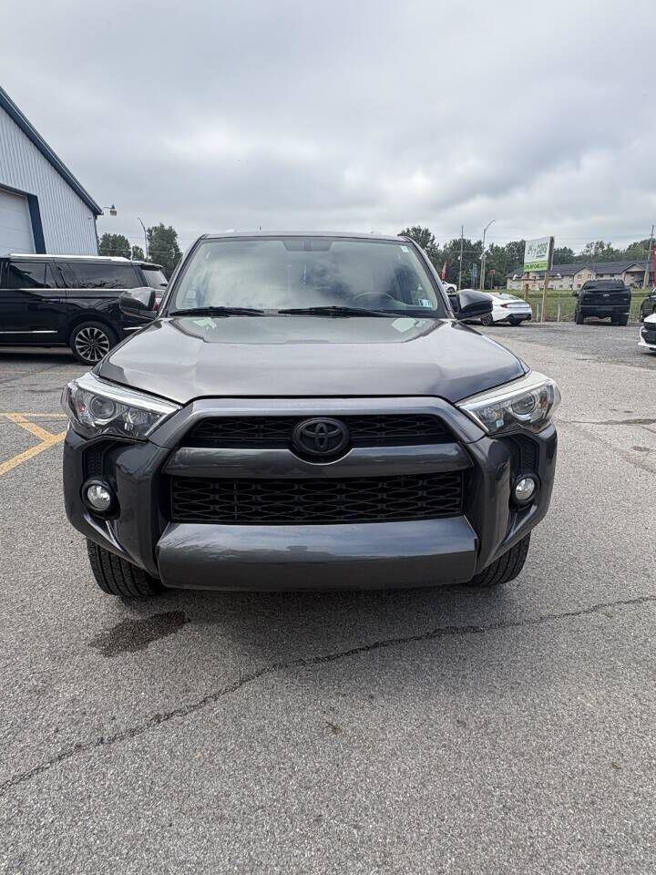 Used 2016 Toyota 4Runner SR5 RWD image 2