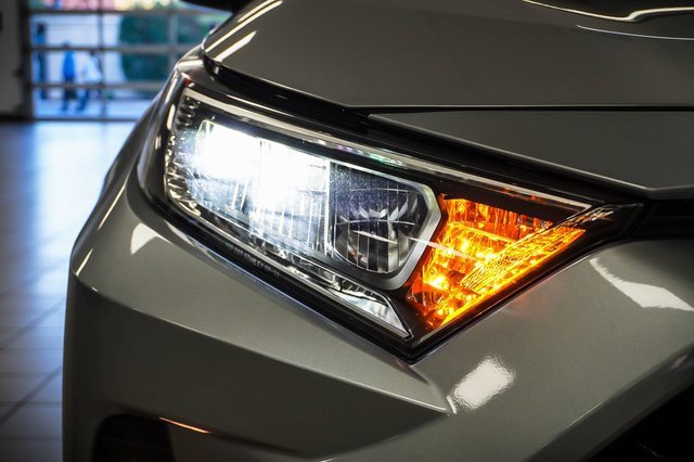 Used 2021 Toyota RAV4 XLE Premium image 27