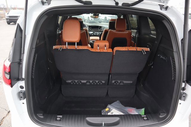 New 2026 Chrysler Pacifica Pinnacle image 26