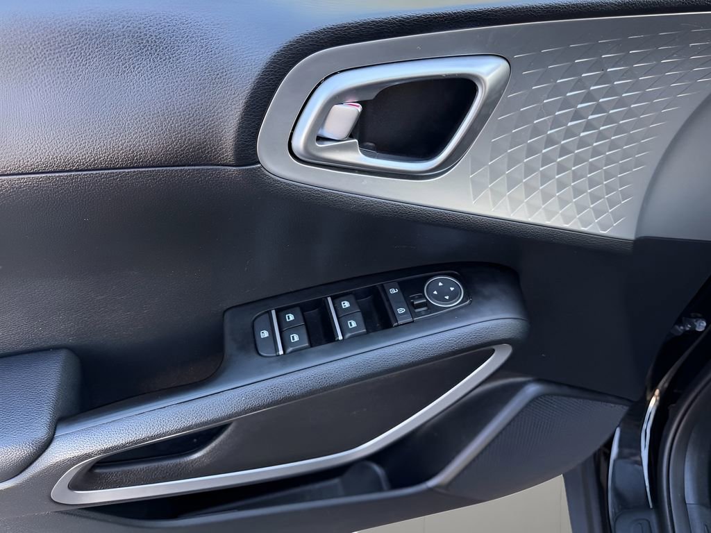 Used 2023 Kia Soul LX w/ Option Group 015 image 25