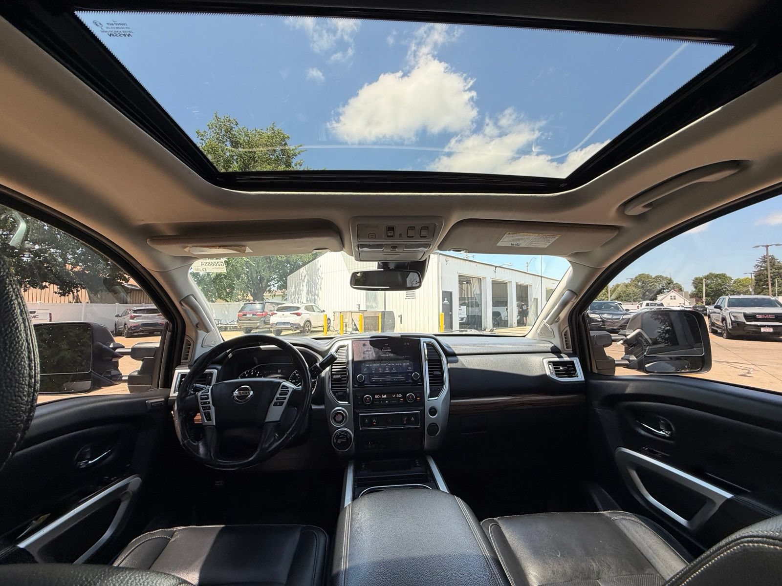 Used 2021 Nissan Titan SL w/ Moonroof Package AWD/4WD image 20