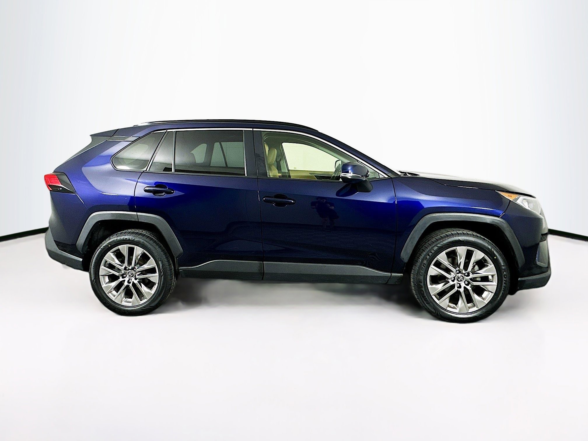 Used 2020 Toyota RAV4 XLE Premium AWD/4WD image 10
