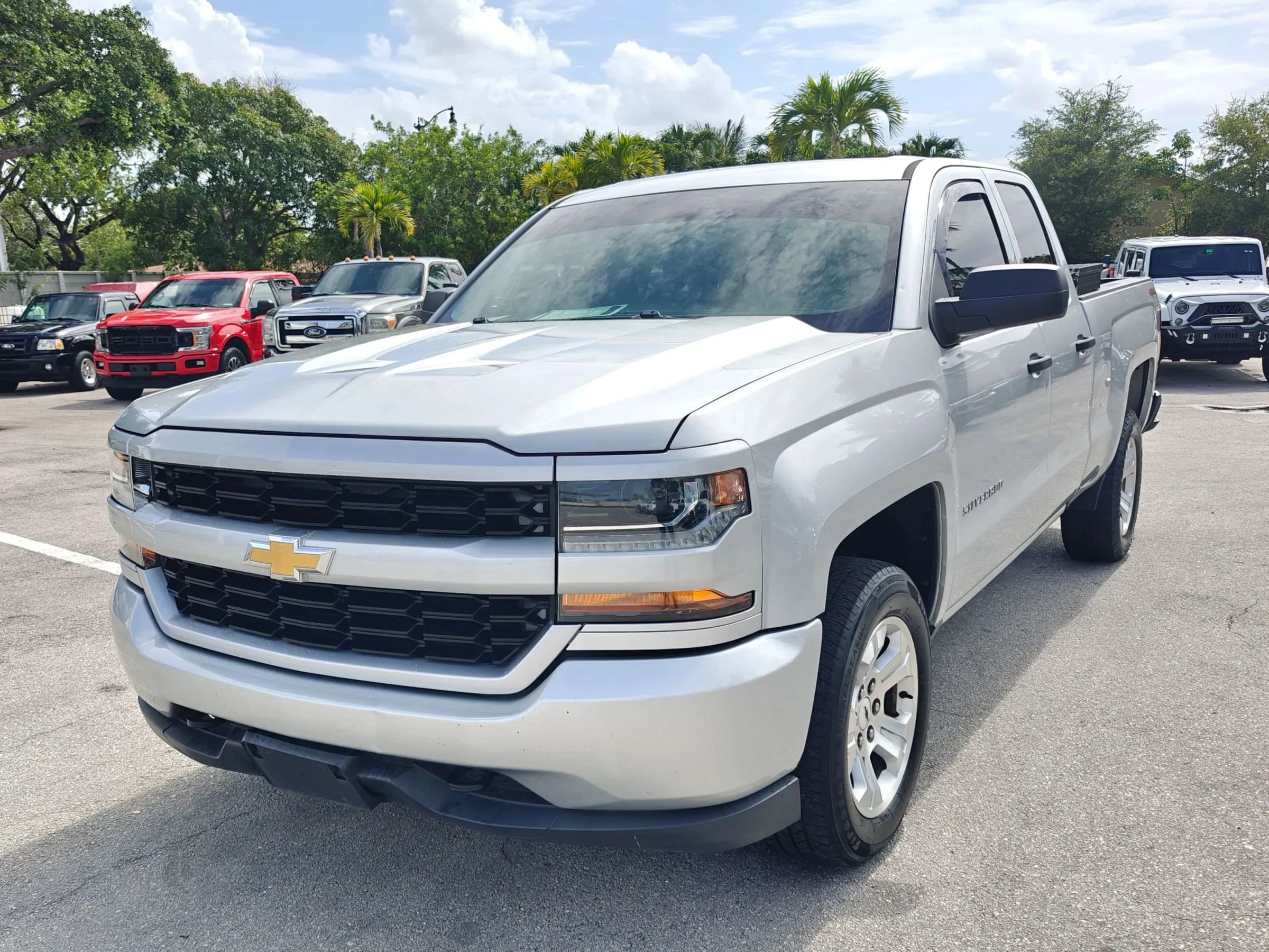 Used 2017 Chevrolet Silverado 1500 Custom w/ Custom Convenience Package AWD/4WD image 3