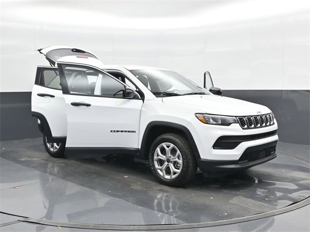 Used 2025 Jeep Compass Sport image 45