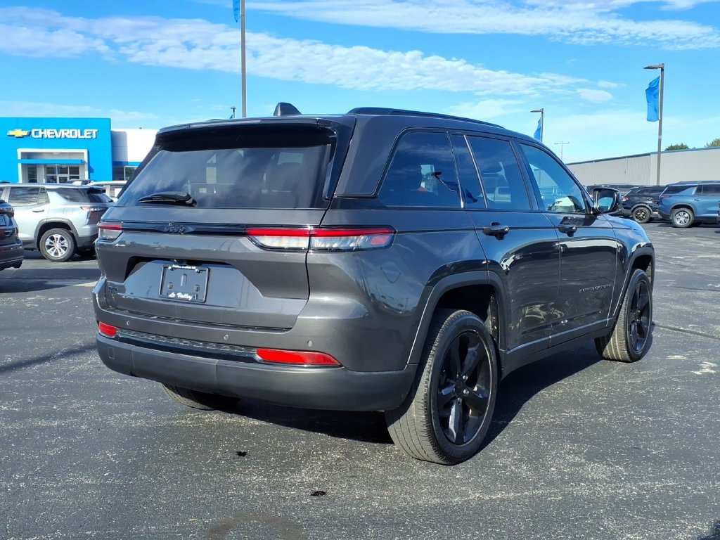 Used 2024 Jeep Grand Cherokee Altitude AWD/4WD image 14