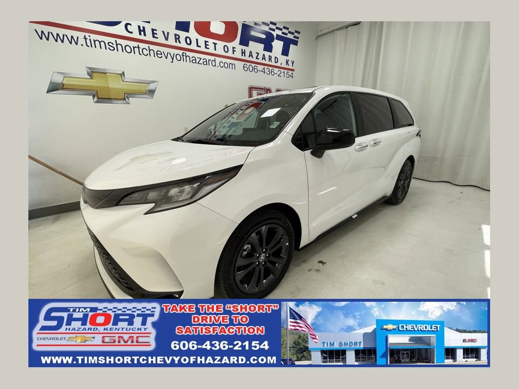 Used 2025 Toyota Sienna XSE image 1