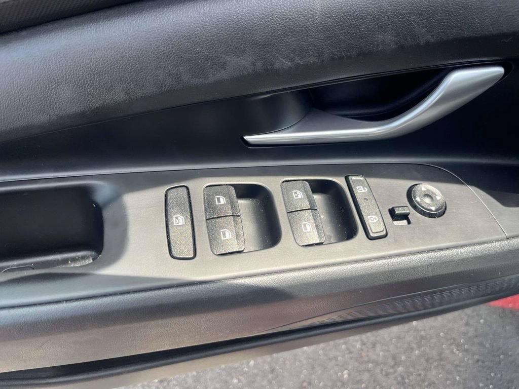 Used 2024 Hyundai Elantra SEL FWD image 13
