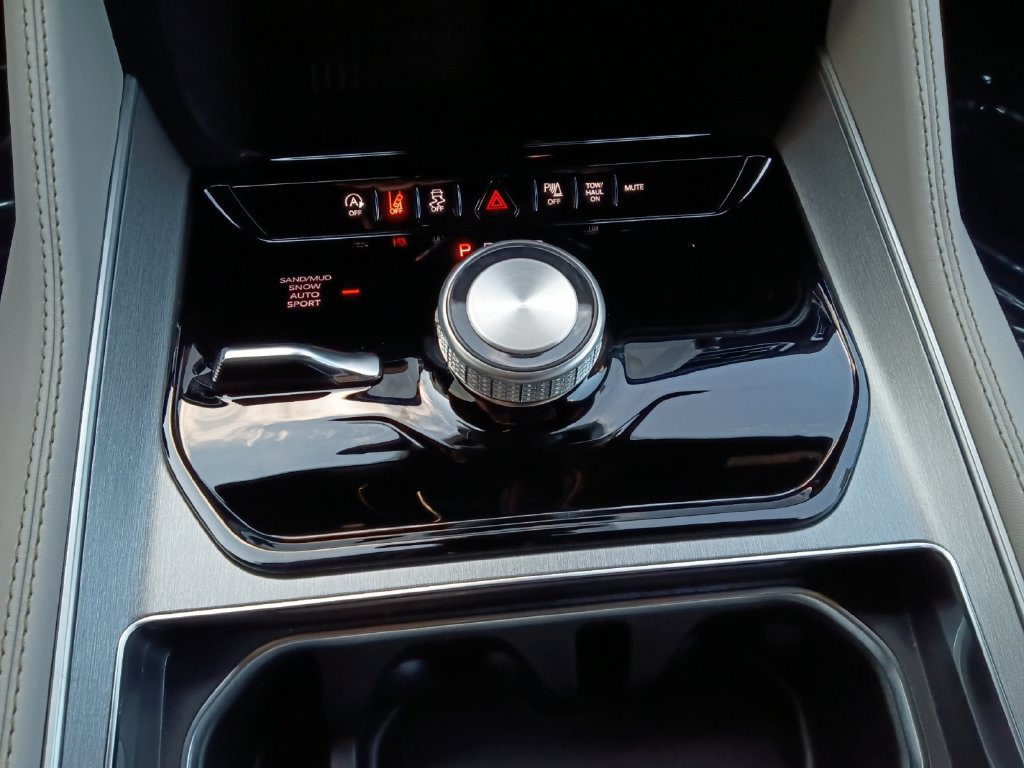 New 2026 Jeep Grand Wagoneer L Limited AWD/4WD image 10
