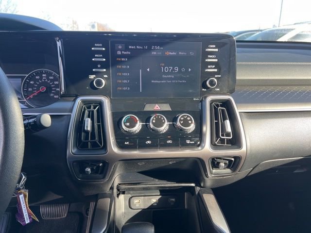 Used 2022 Kia Sorento LX image 16