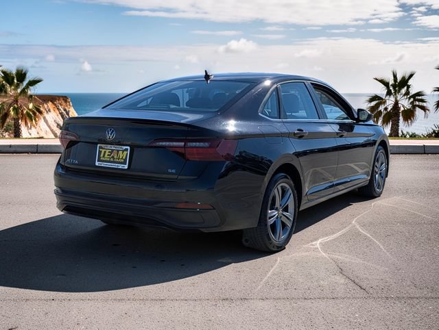 Used 2024 Volkswagen Jetta SE FWD image 5