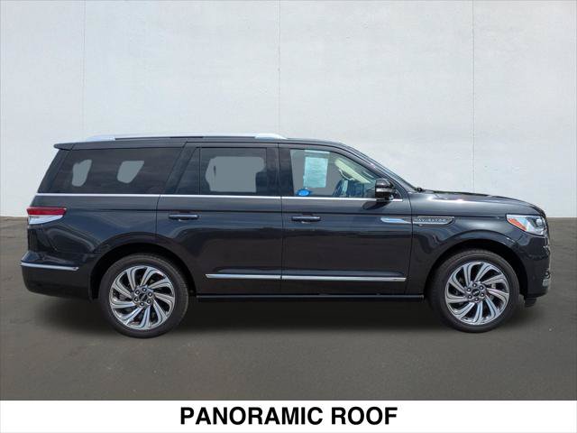 Used 2024 Lincoln Navigator Reserve AWD/4WD image 6