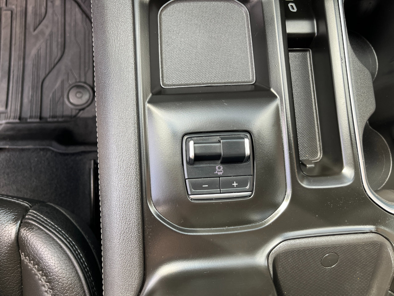 Used 2025 GMC Sierra 3500 Denali w/ Denali Reserve Package image 24