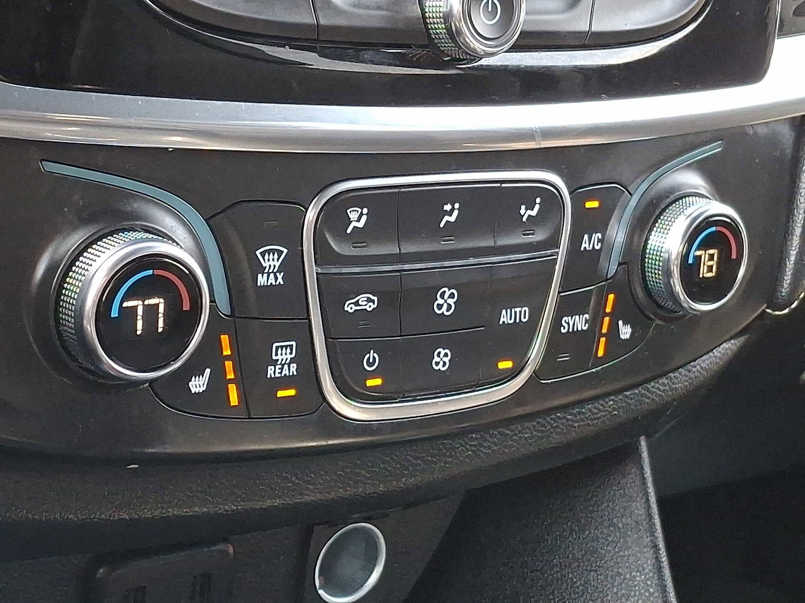 Used 2023 Chevrolet Traverse LT w/ LPO, Floor Liner Package AWD/4WD image 12