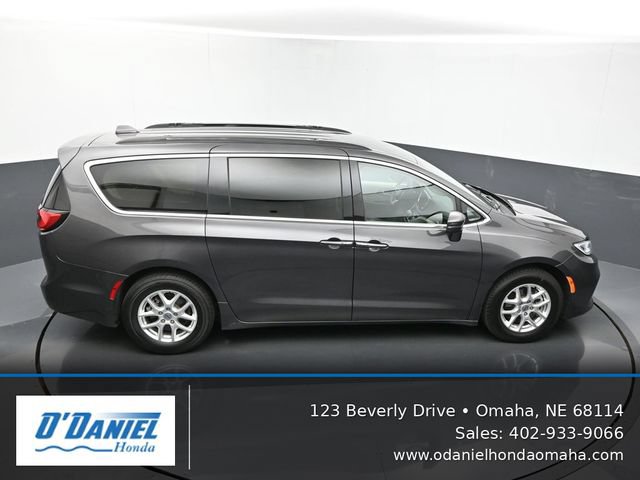 Used 2022 Chrysler Pacifica Touring-L FWD image 19