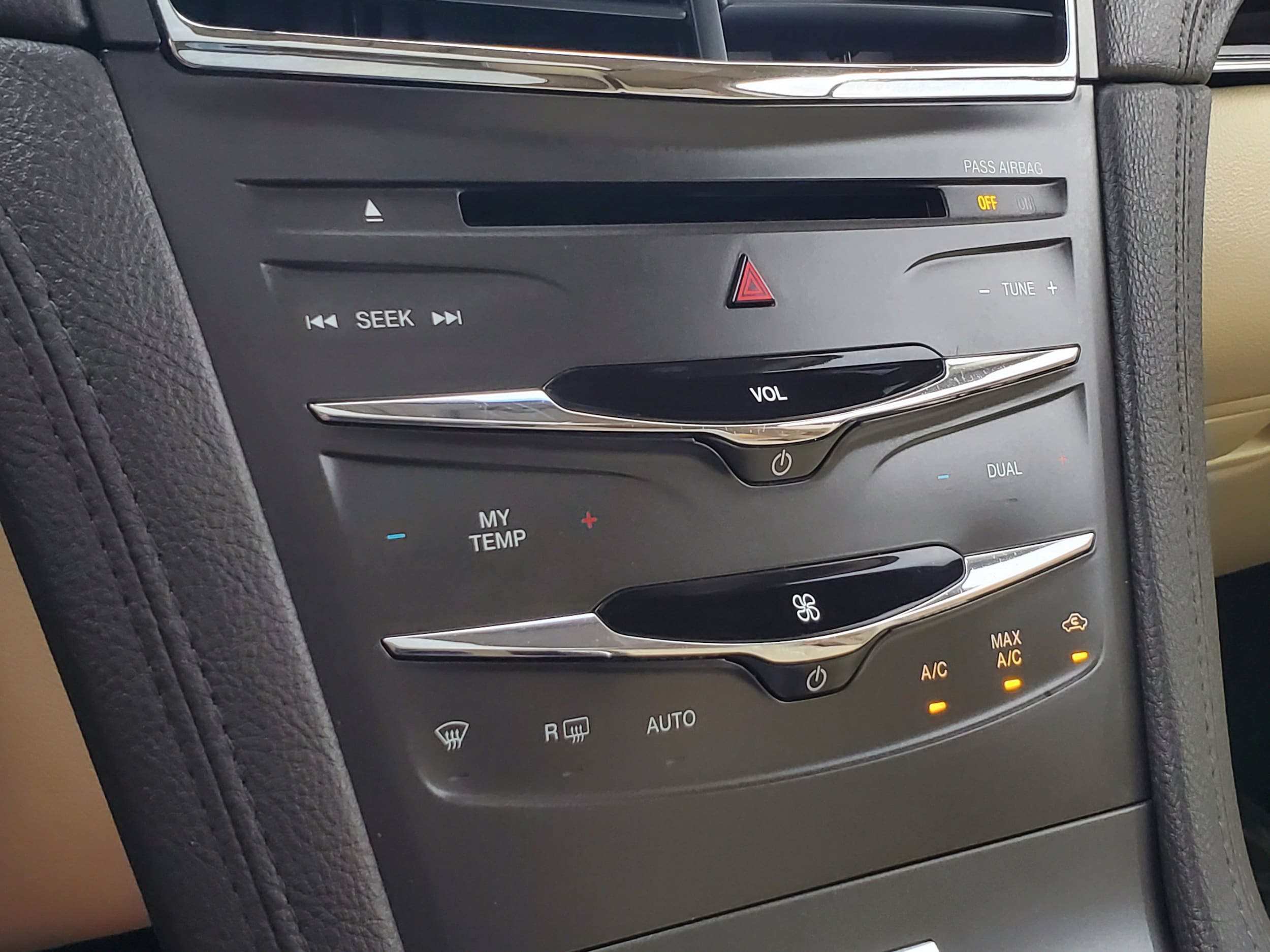 Used 2019 Lincoln MKT AWD image 18