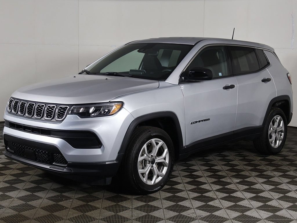 Used 2025 Jeep Compass Sport AWD/4WD image 5