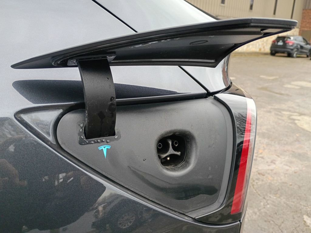 Used 2025 Tesla Model Y Long Range image 38