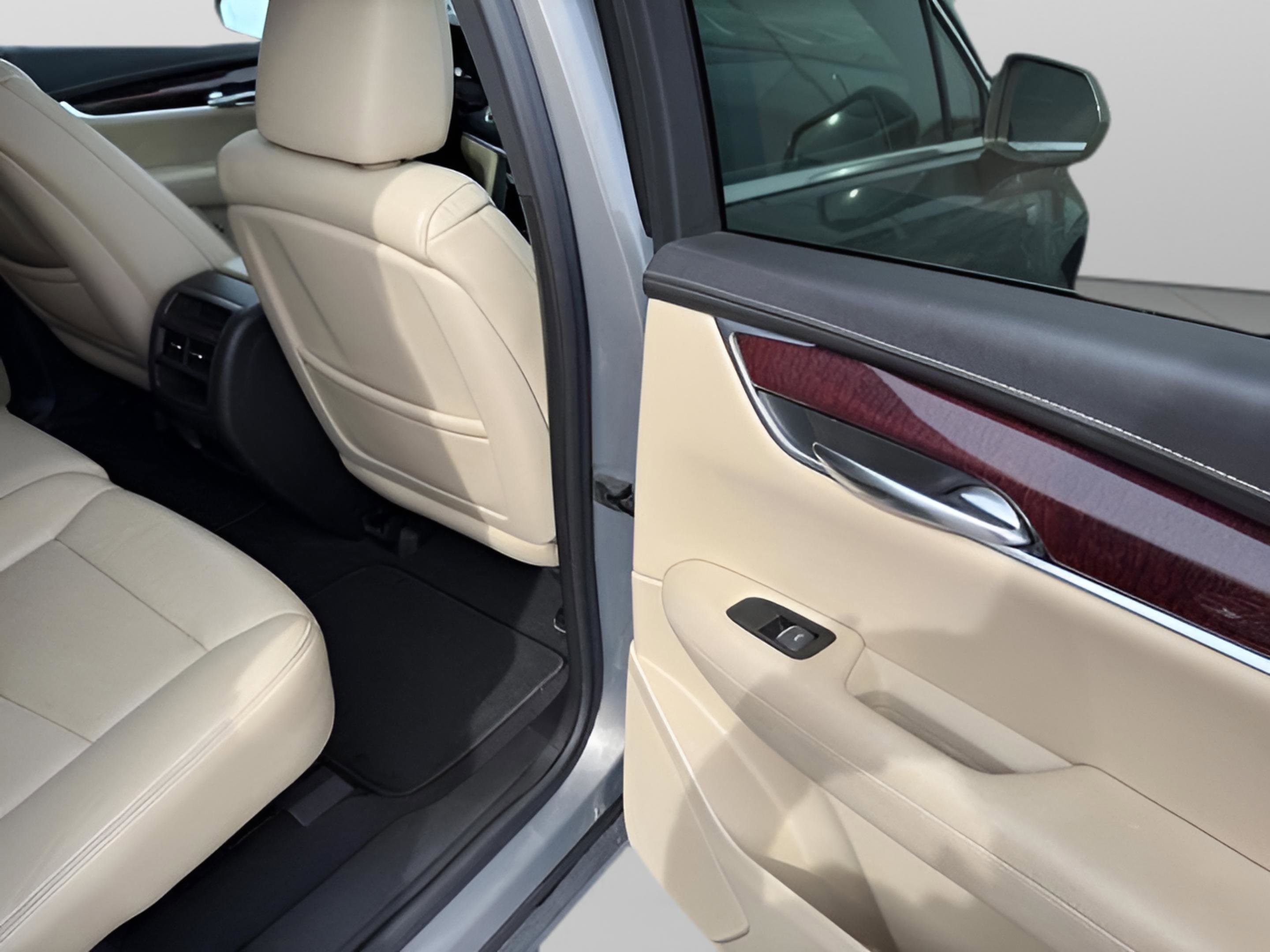 Used 2017 Cadillac XT5 Luxury image 11