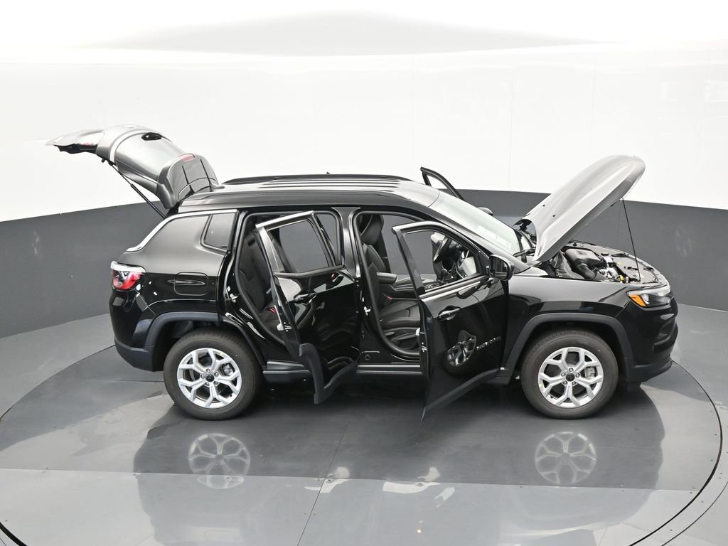 Used 2025 Jeep Compass Latitude image 60