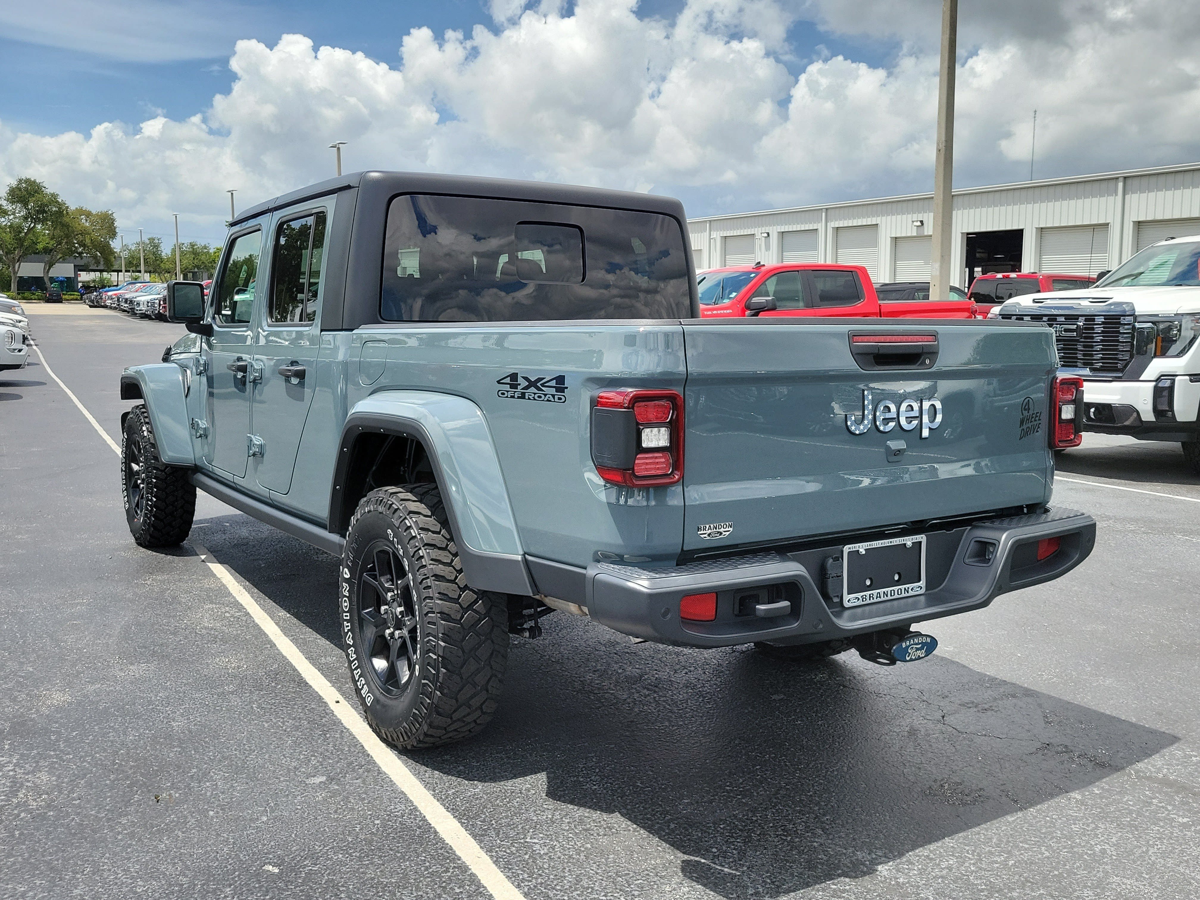 Used 2024 Jeep Gladiator Sport AWD/4WD image 8
