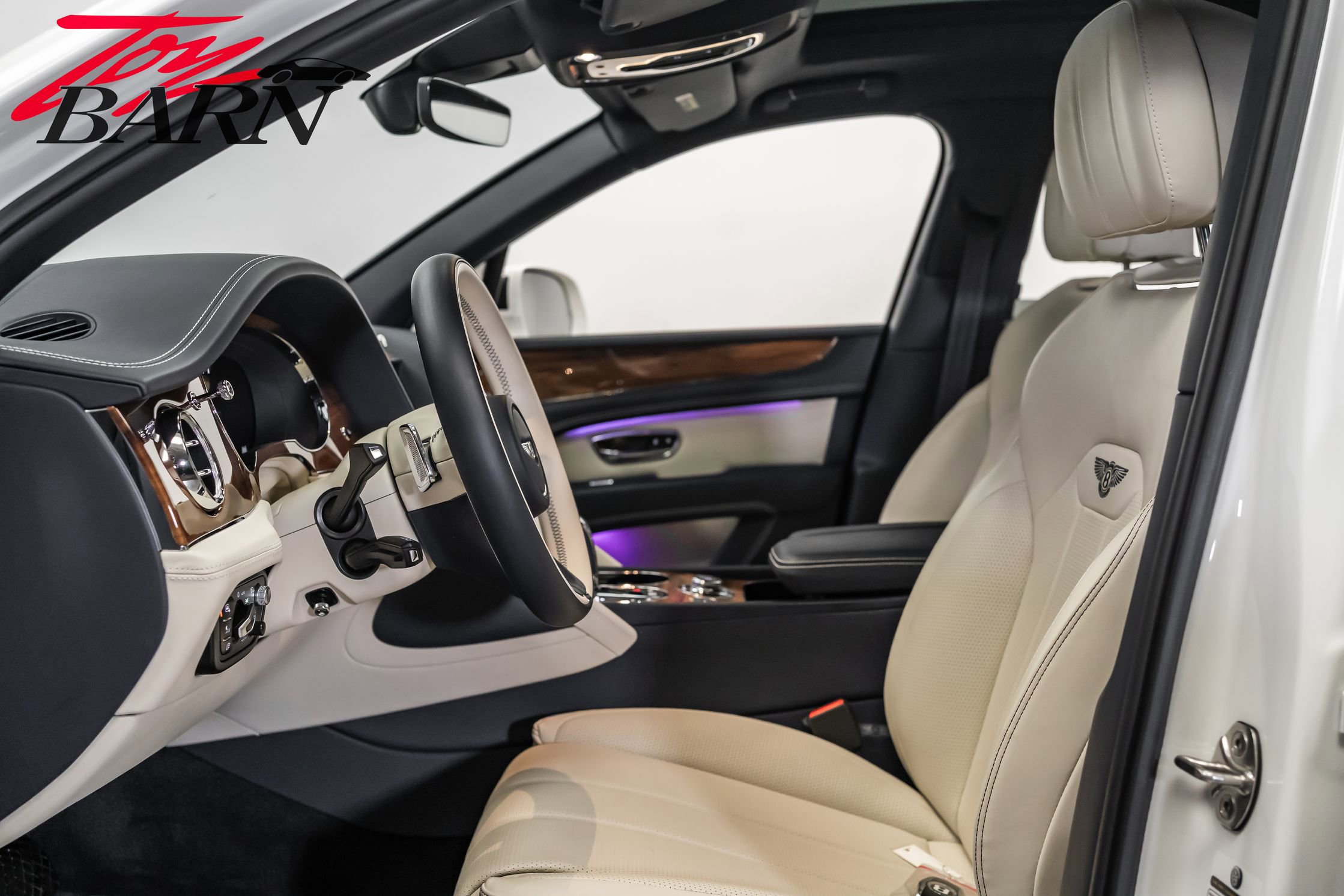 Used 2021 Bentley Bentayga image 28