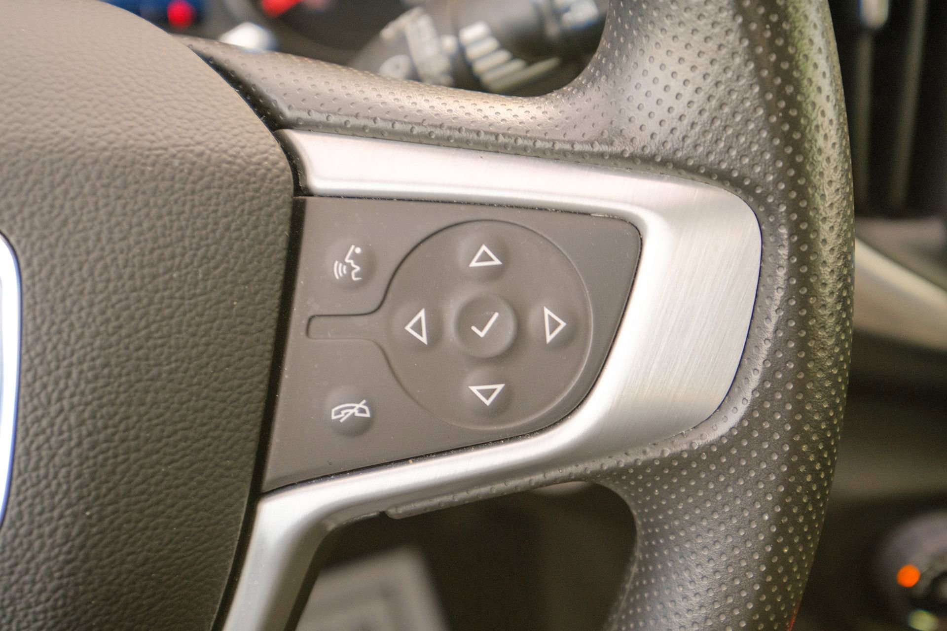 Used 2024 GMC Terrain SLE image 34