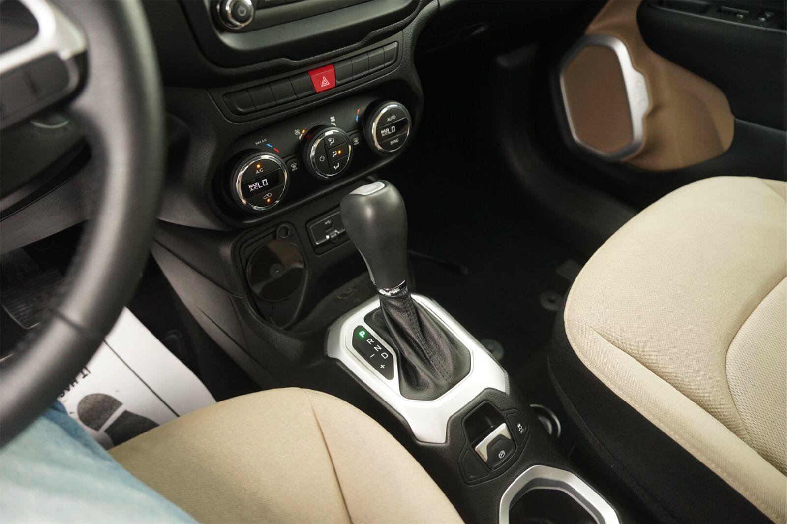 Used 2015 Jeep Renegade Latitude w/ Popular Equipment Group FWD image 28